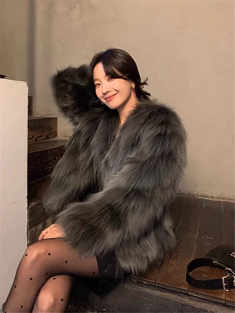 Eco-Friendly Fur Coat Young Sle V-Ne Women's Jaet Thi ort Faionable Winter Oute - Detail View