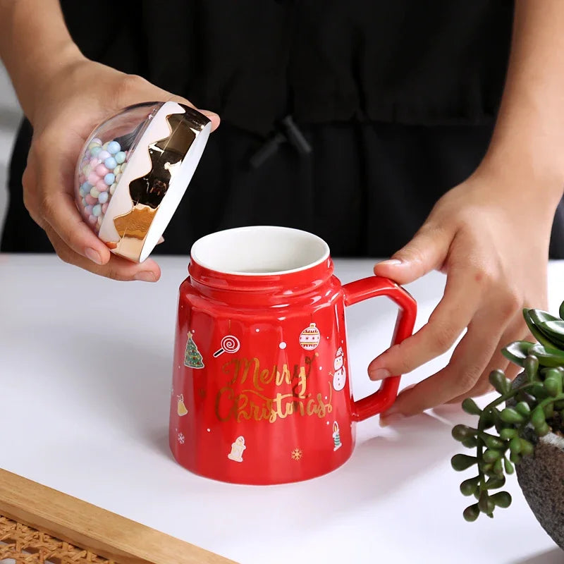 Christmas Mugs with lid and Santa Claus spoon Creative Planet Ceramic - Usage View