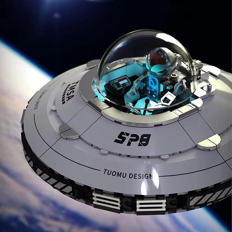 Hot 601pcs MOC Technical Space UFO Spaceship Building Blocks Spacecraft Bricks Model Assembling DIY Toys for Boys Birthday Gift - Usage Context Display