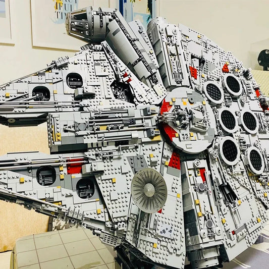 7541Pcs Largest Millenniumfalcon Starship Model Bricks 75192 Building  - Front View