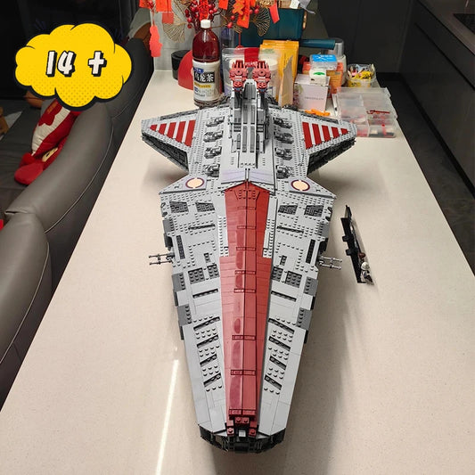 MINISO Disney 5374pcs Wars Stars Battle Biggest Venator-class Republic Attack Cr - Main View